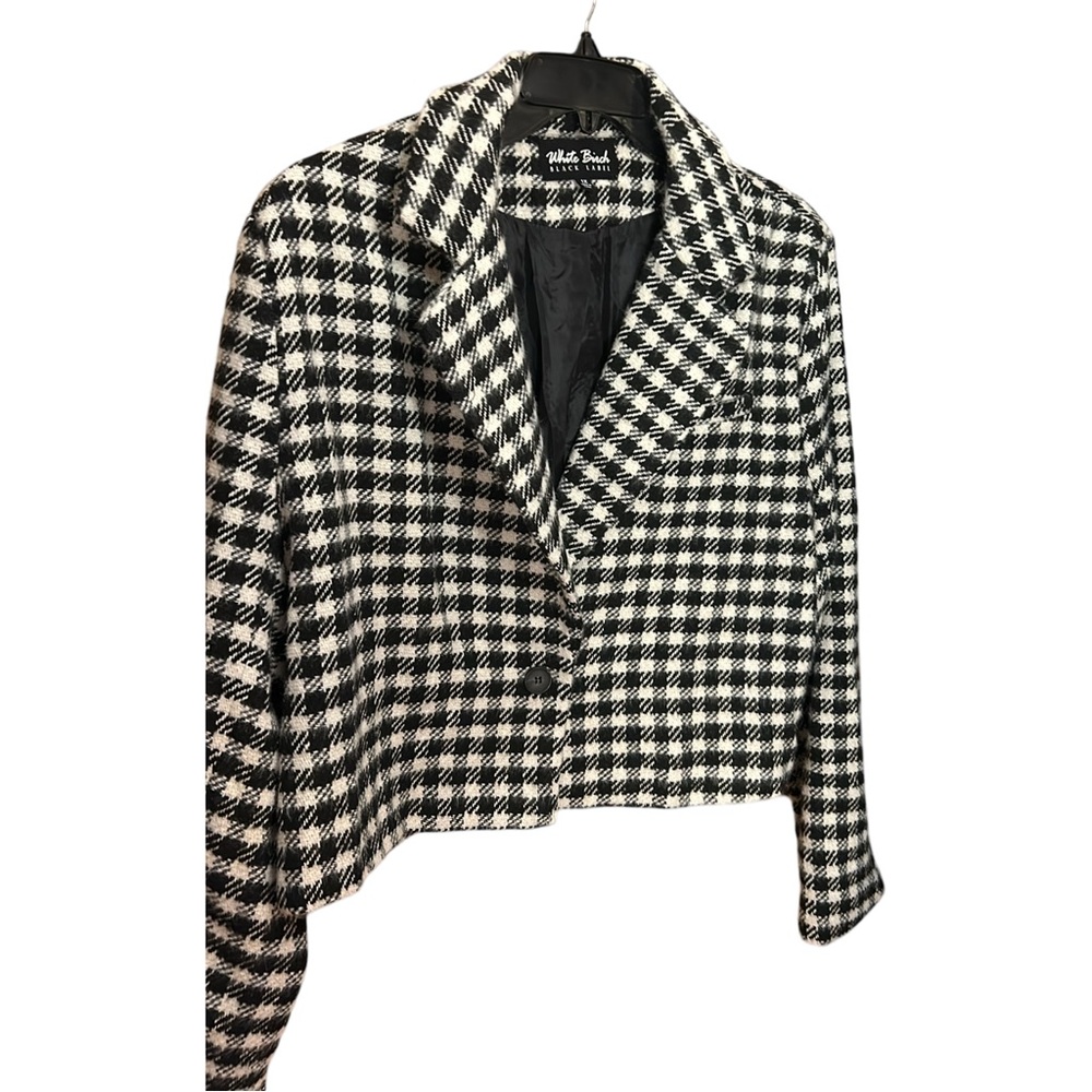 White birch, black label, black and white large checked blazer. Size 1x